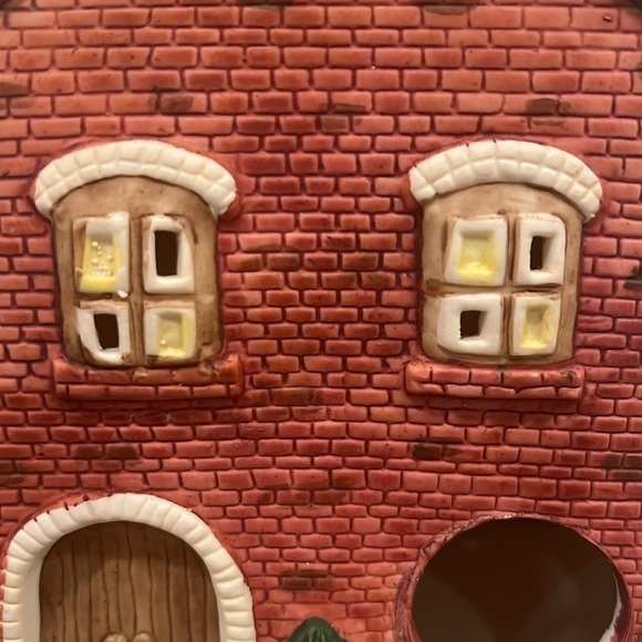 NOMA Dickensville Porcelain Lighted Village House Christmas No 3 Firehouse - Picture 9 of 17